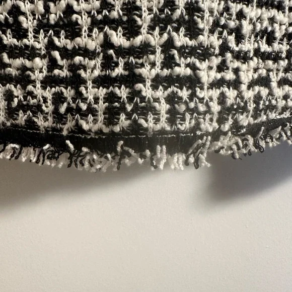 3/$10!!! Max Studio Black and White Tweed Sleeveless Top with Fringe Hem - Picture 4 of 6